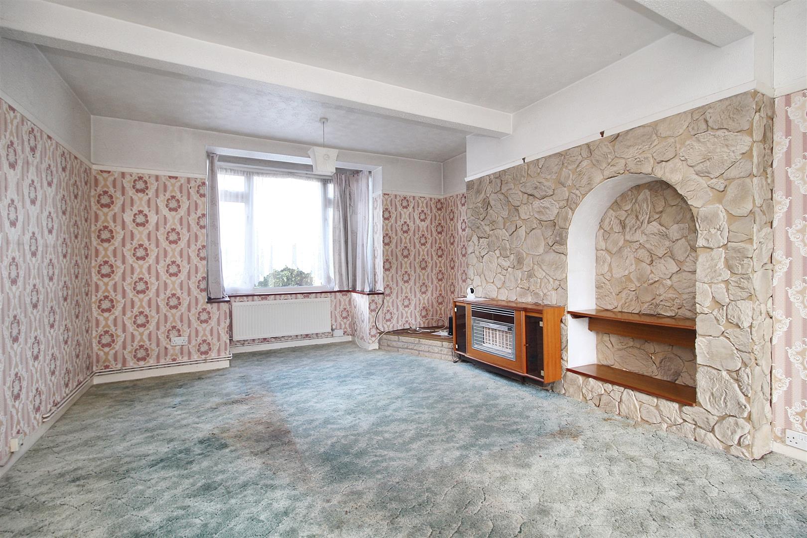 3 bed property in Links Drive, Reading